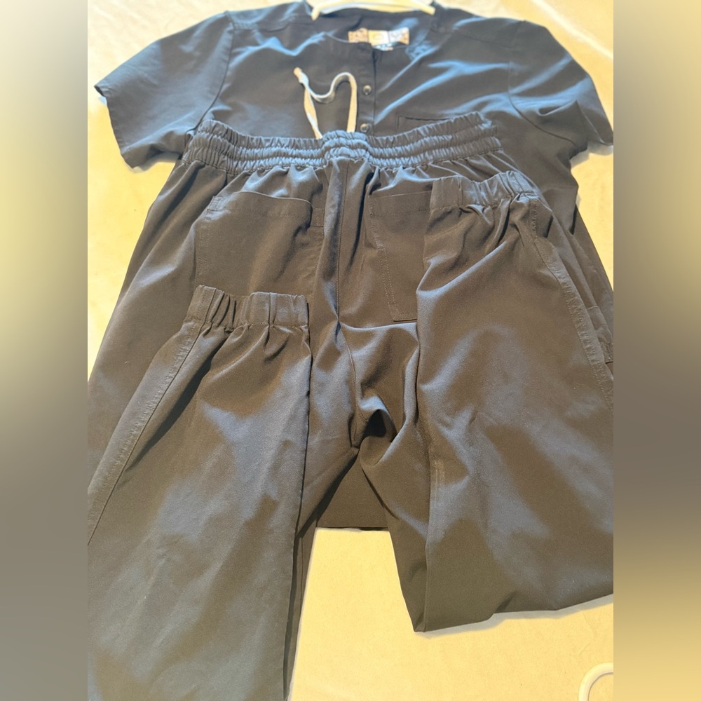 Women’s scrubs